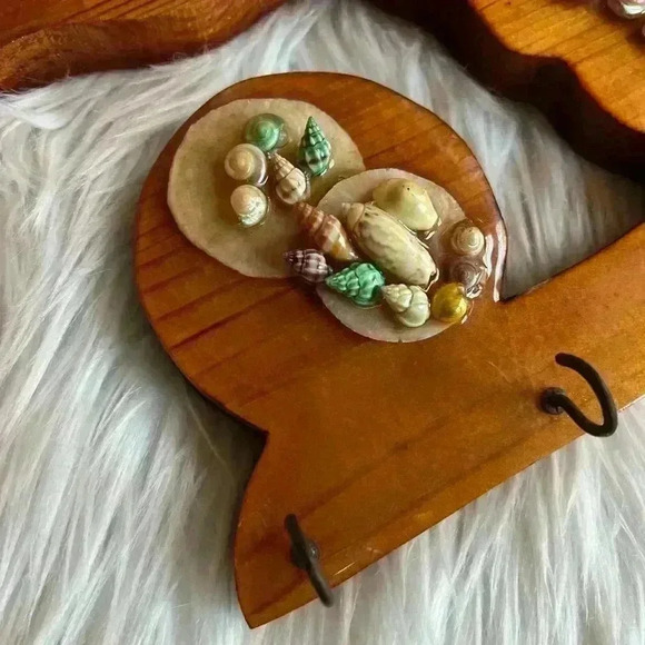 Vintage Florida Wooden Key Holder with Seashells, Wall Decor, Handmade - Picture 4 of 8